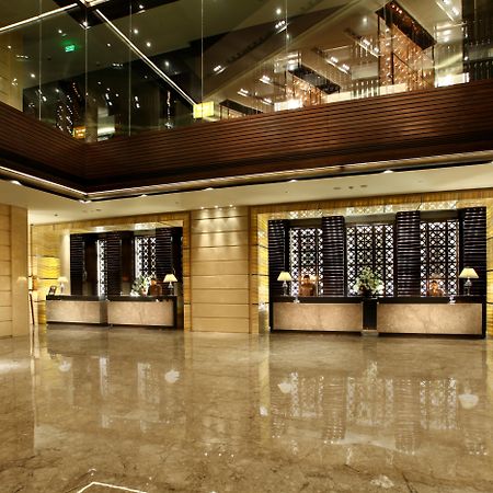 新德里罗希尼皇冠假日酒店 内观 照片