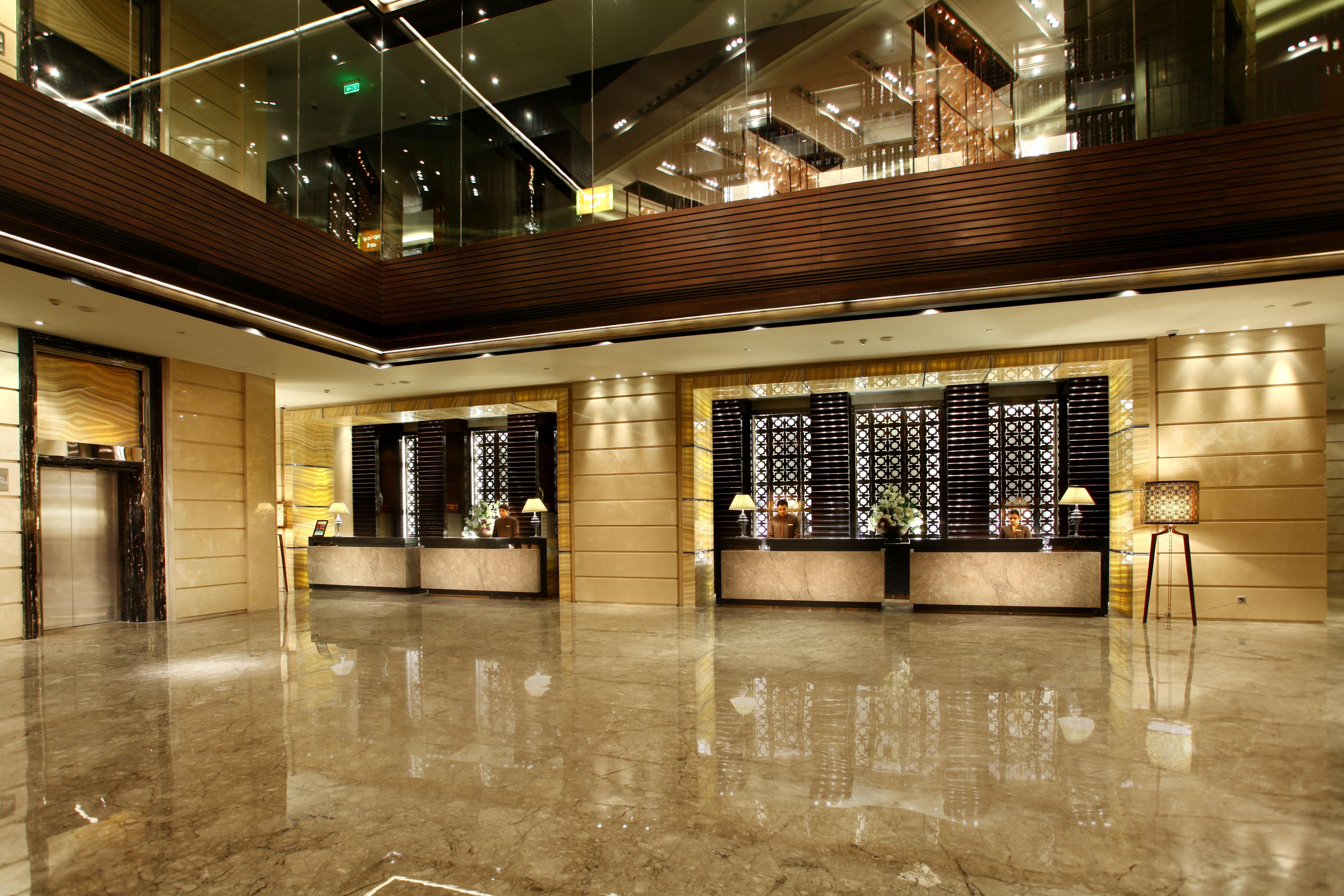 新德里罗希尼皇冠假日酒店 内观 照片