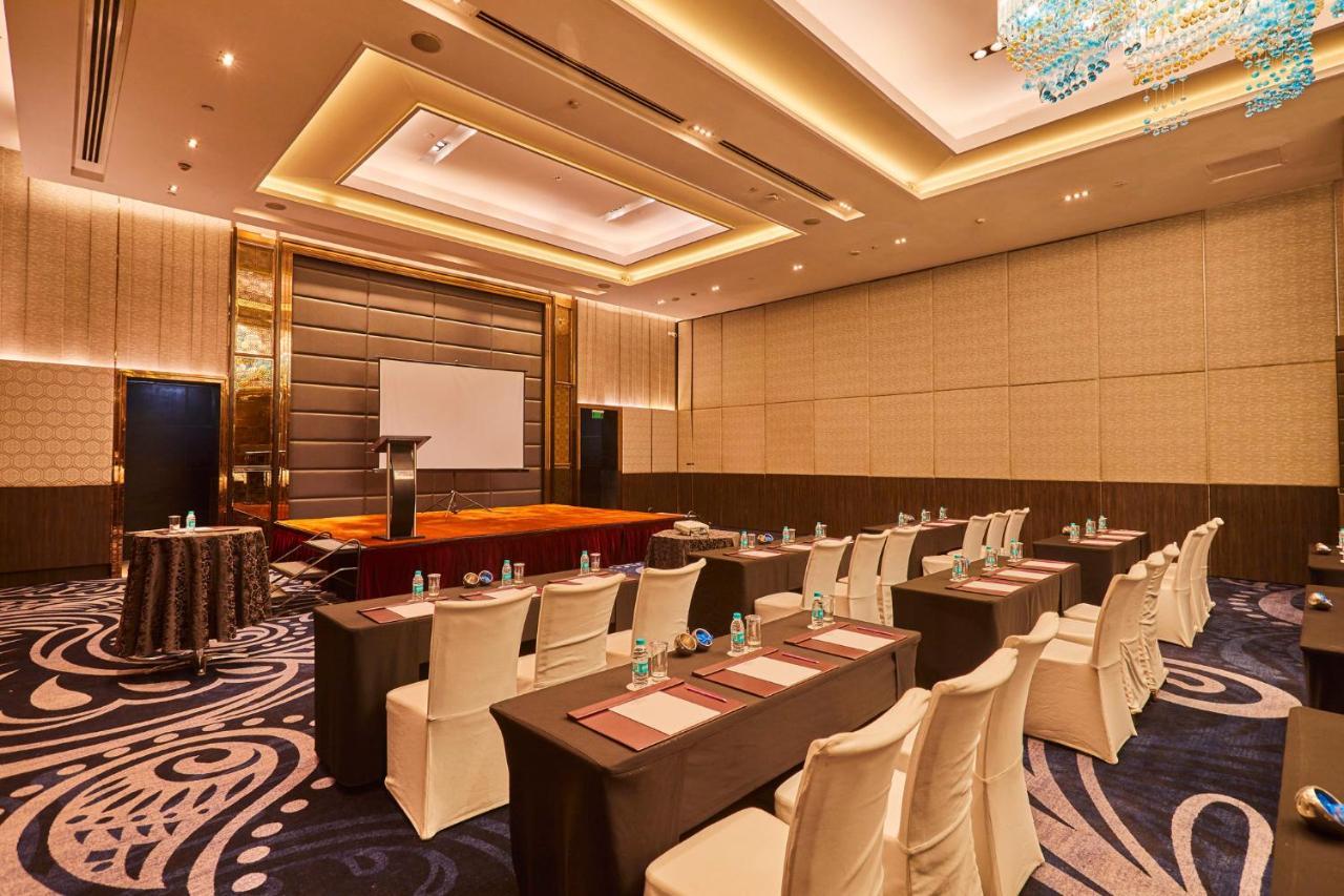 新德里罗希尼皇冠假日酒店 外观 照片